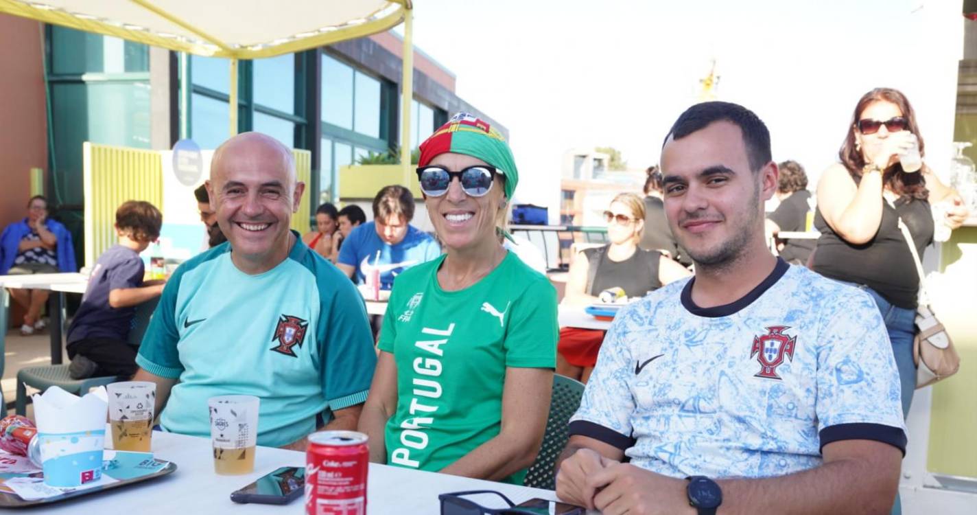 ’Fan zone’ bem composta e esperançosa (com fotos)