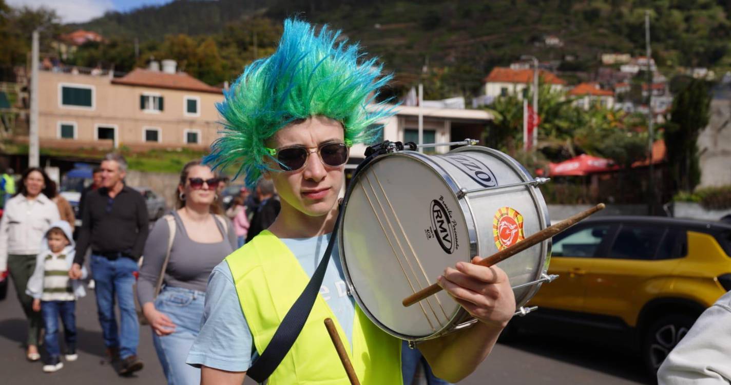 Cortejo do Campanário sai atrasado mas acelera na imaginação (com vídeo e fotos)