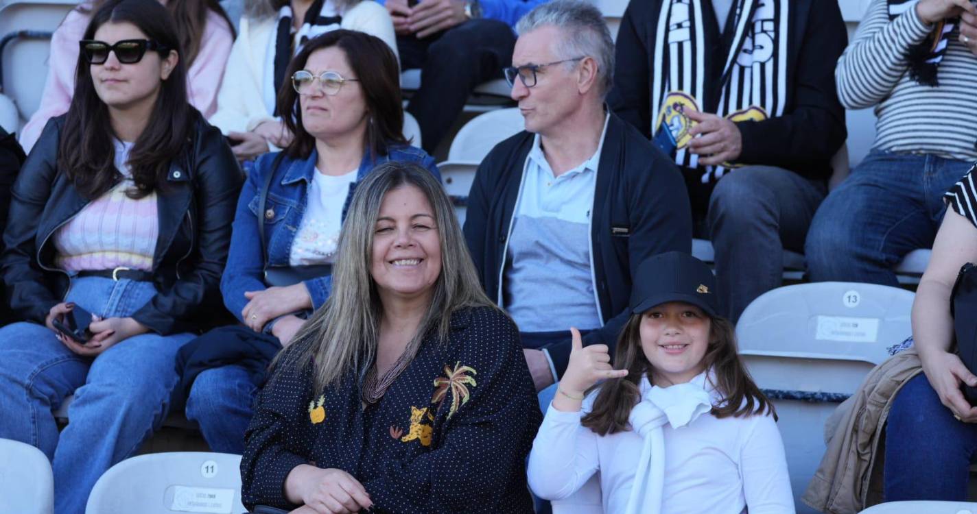 Estádio da Madeira composto para assistir ao Nacional–FC Porto (com fotos)