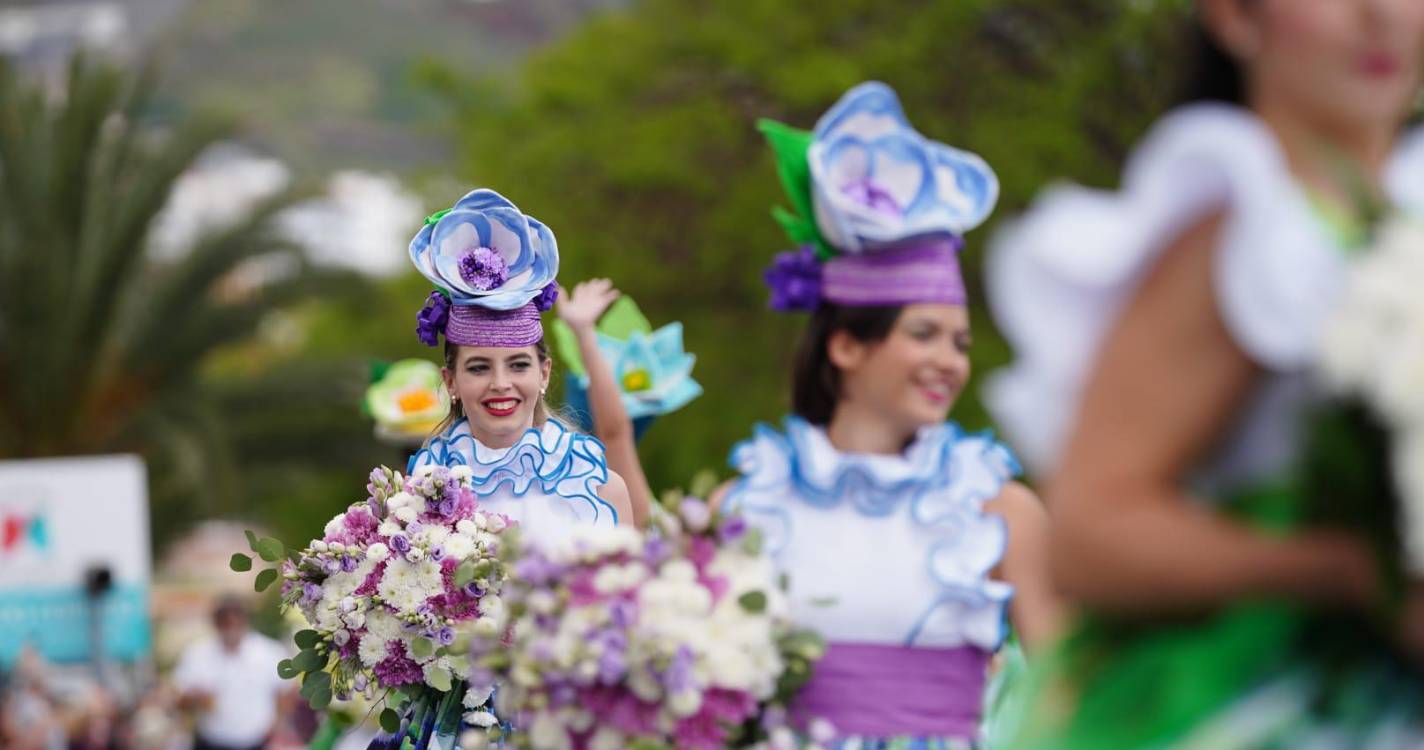 ‘Madeira dos meus encantos’ e ‘Do mar à serra’ já encantam público no cortejo da flor