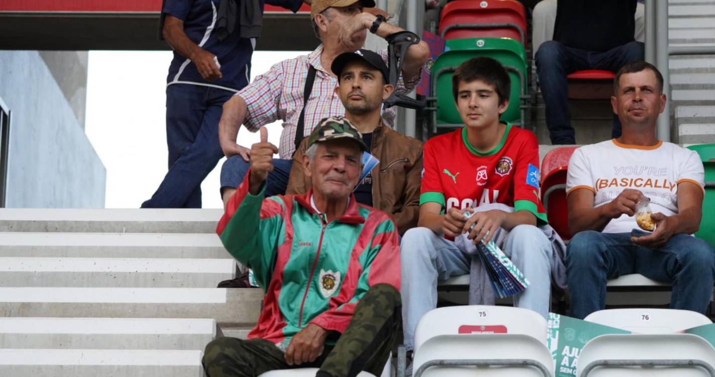 Veja quem está nos Barreiros para assistir ao Marítimo-Santa Clara (com fotos)