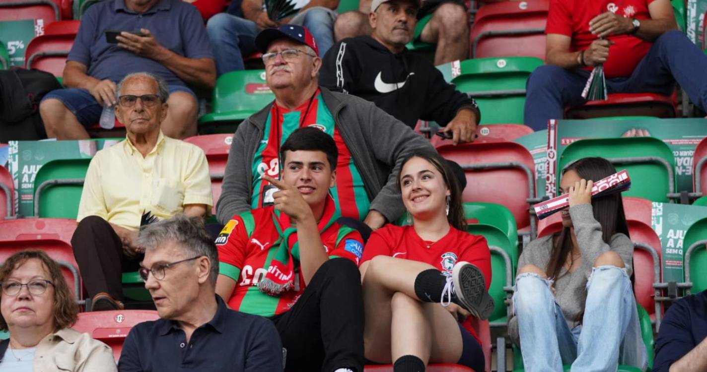 Veja quem está nos Barreiros para assistir ao Marítimo-Santa Clara (com fotos)