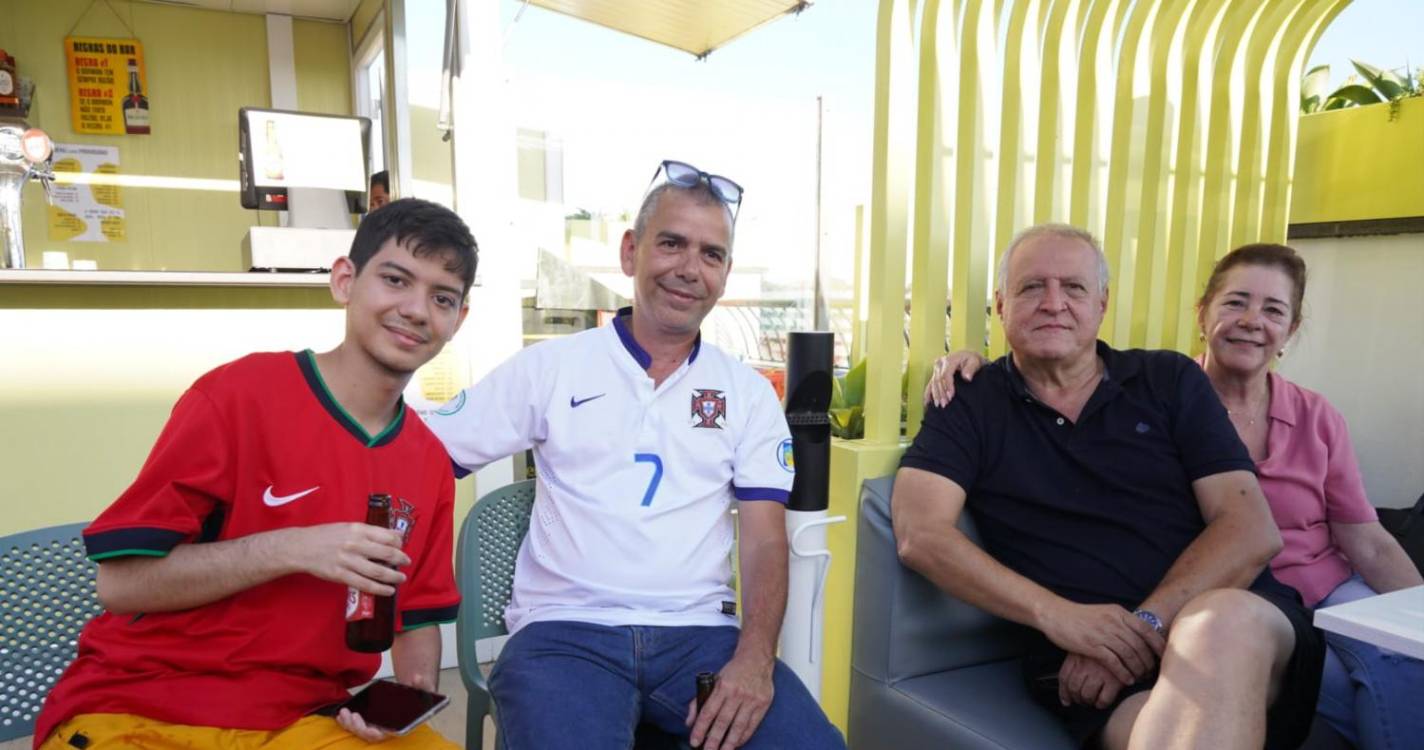 ’Fan zone’ bem composta e esperançosa (com fotos)