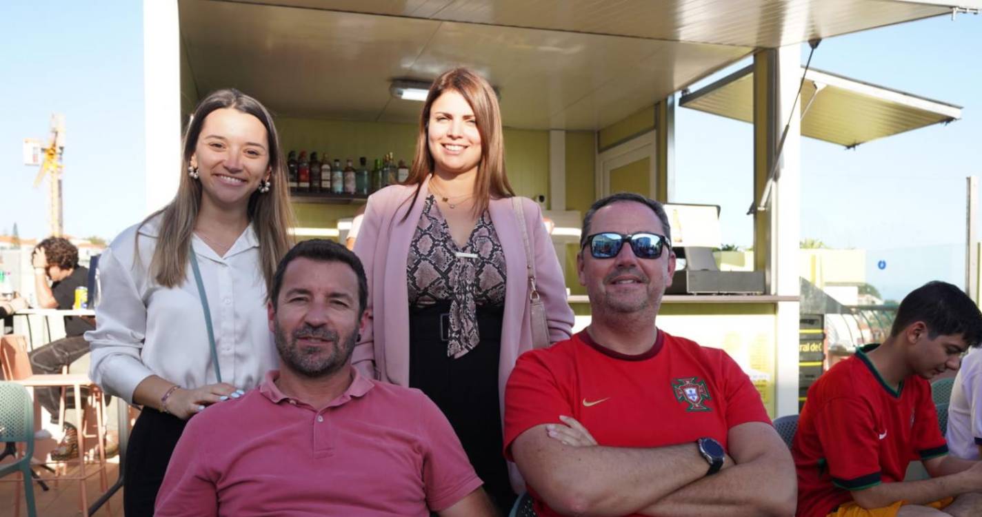 ’Fan zone’ bem composta e esperançosa (com fotos)