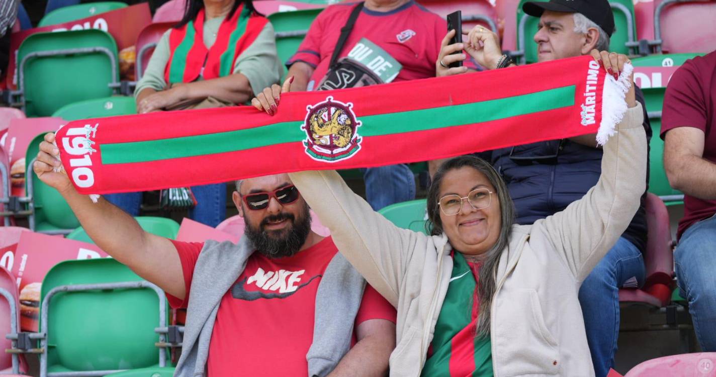 Adeptos em peso nos Barreiros para apoiar Marítimo (com fotos)