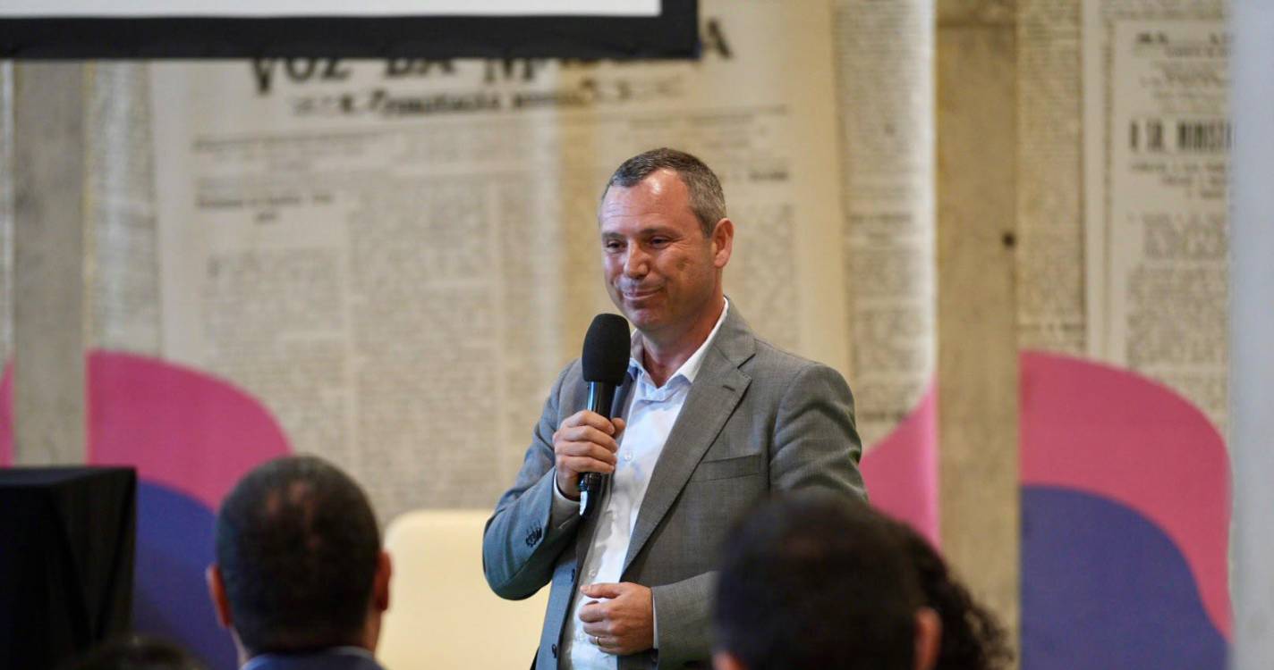 Parlamento na Comunidade: “A Região tem um défice democrático. Temos uma pressão sobre o nosso pensamento (...) e precisamos de nos libertar”