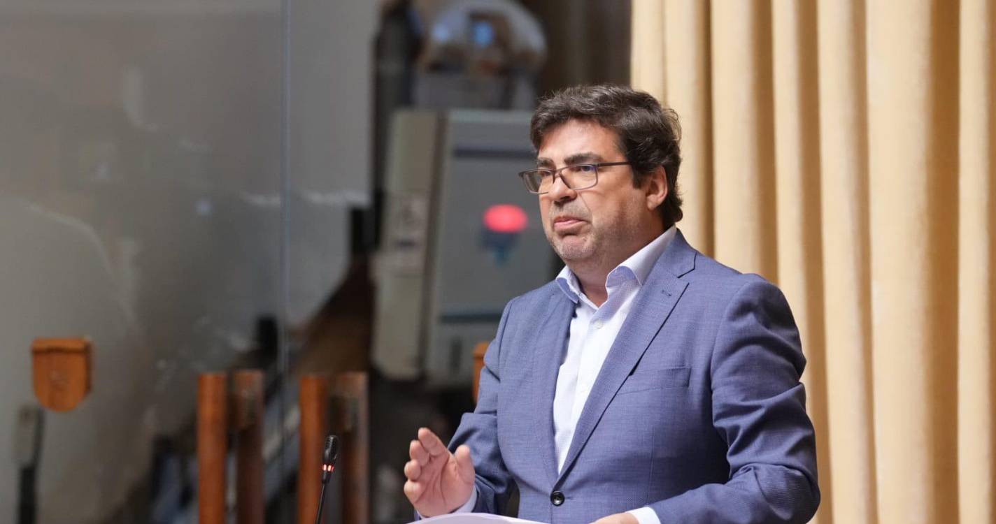 IL diz que Governo “quer executar em 2 anos o que devia ter sido executado em 7 anos”