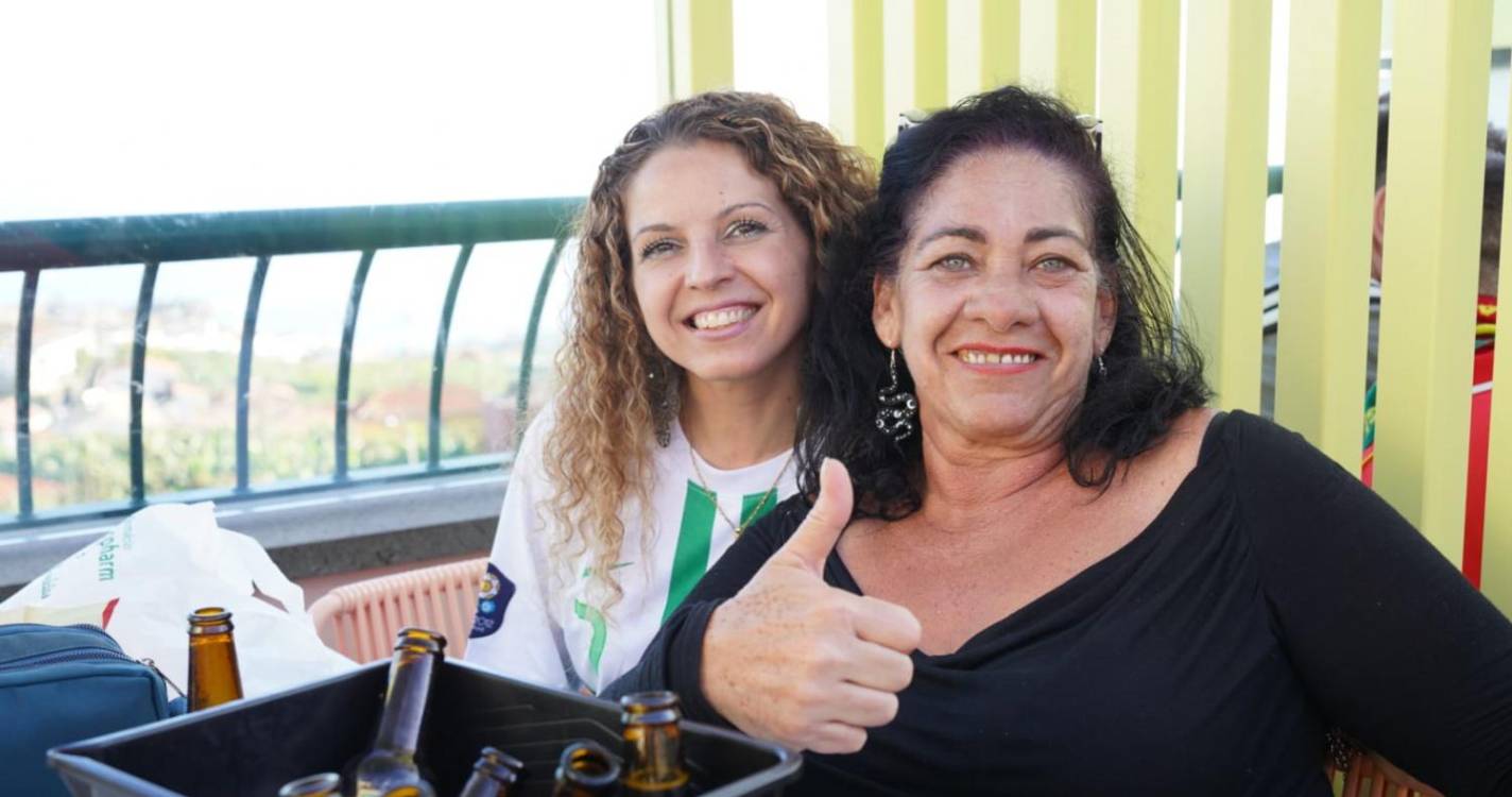 ’Fan zone’ bem composta e esperançosa (com fotos)