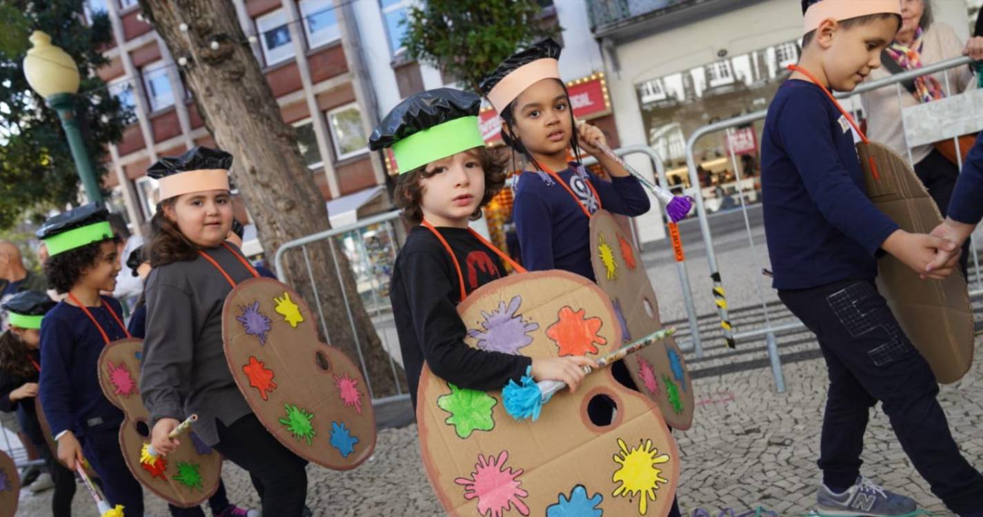 Mais de mil miúdos desfilam no Cortejo de Carnaval das Crianças (com fotos)