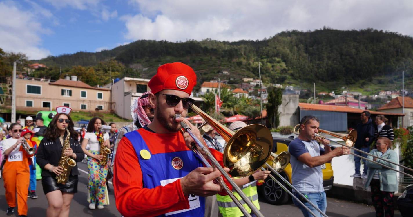 Cortejo do Campanário sai atrasado mas acelera na imaginação (com vídeo e fotos)