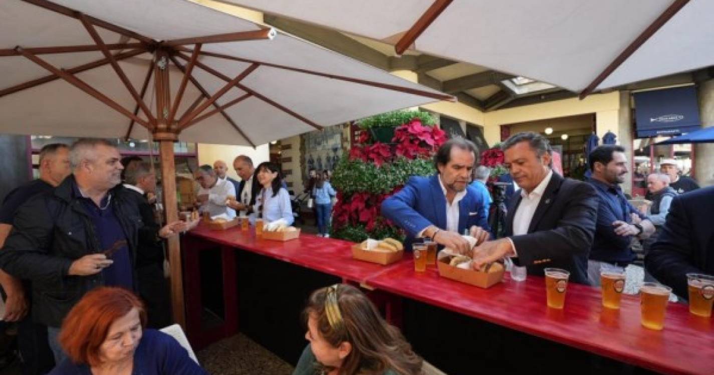 Governantes e presidente da CMF cumprem tradição no Mercado dos Lavradores (com fotos)