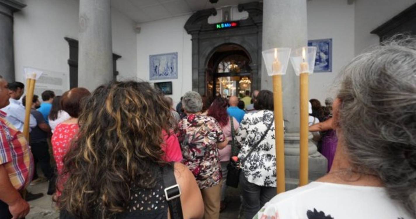 Monte: Começou a missa em homenagem à padroeira do arquipélago