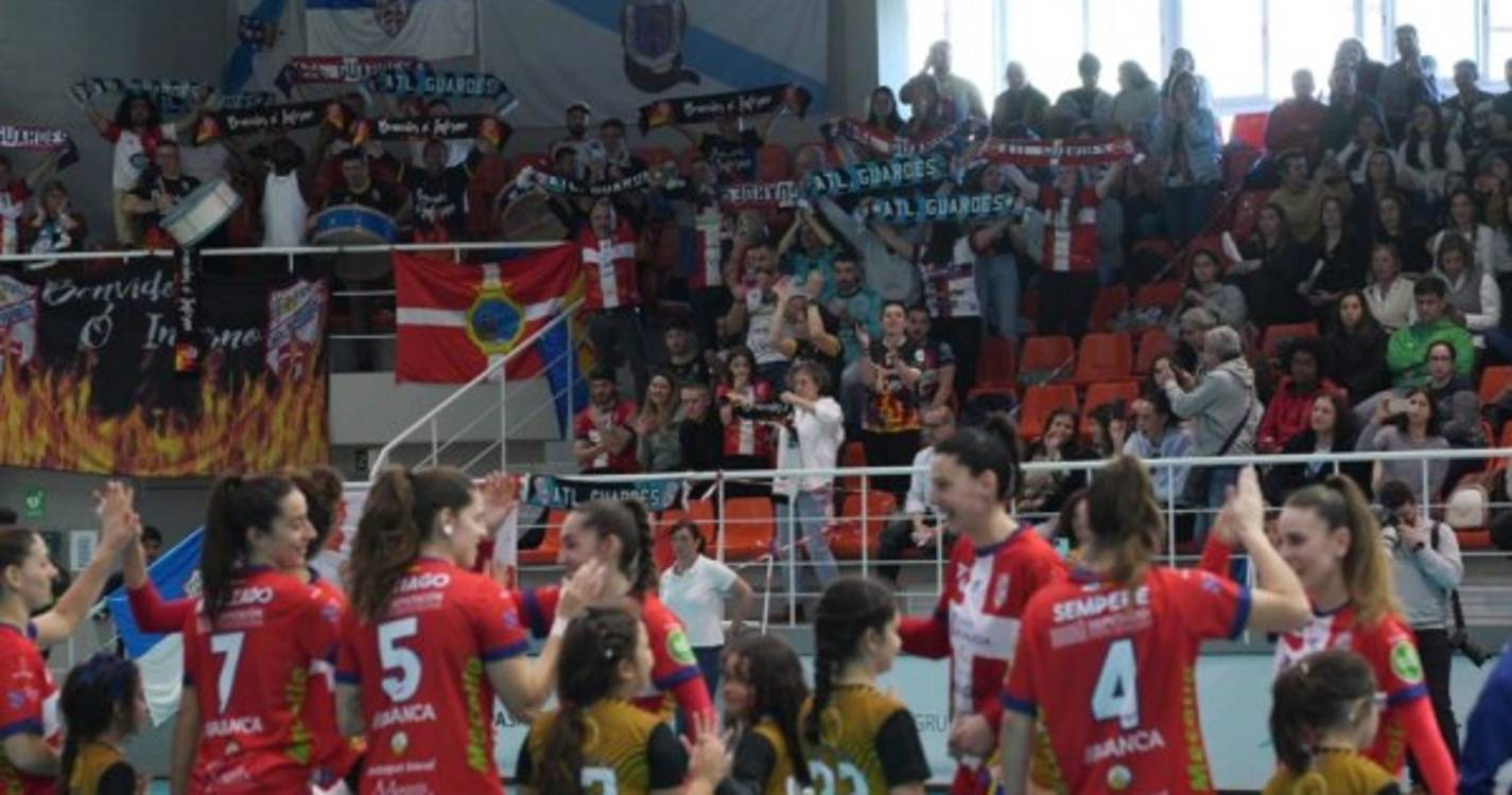 Casa cheia para assistir à partida entre o Madeira SAD e o Atlético Guardés (com fotos)