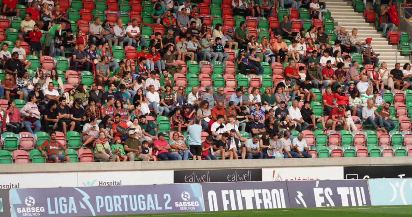Veja quem está nos Barreiros para assistir ao Marítimo-Santa Clara (com fotos)