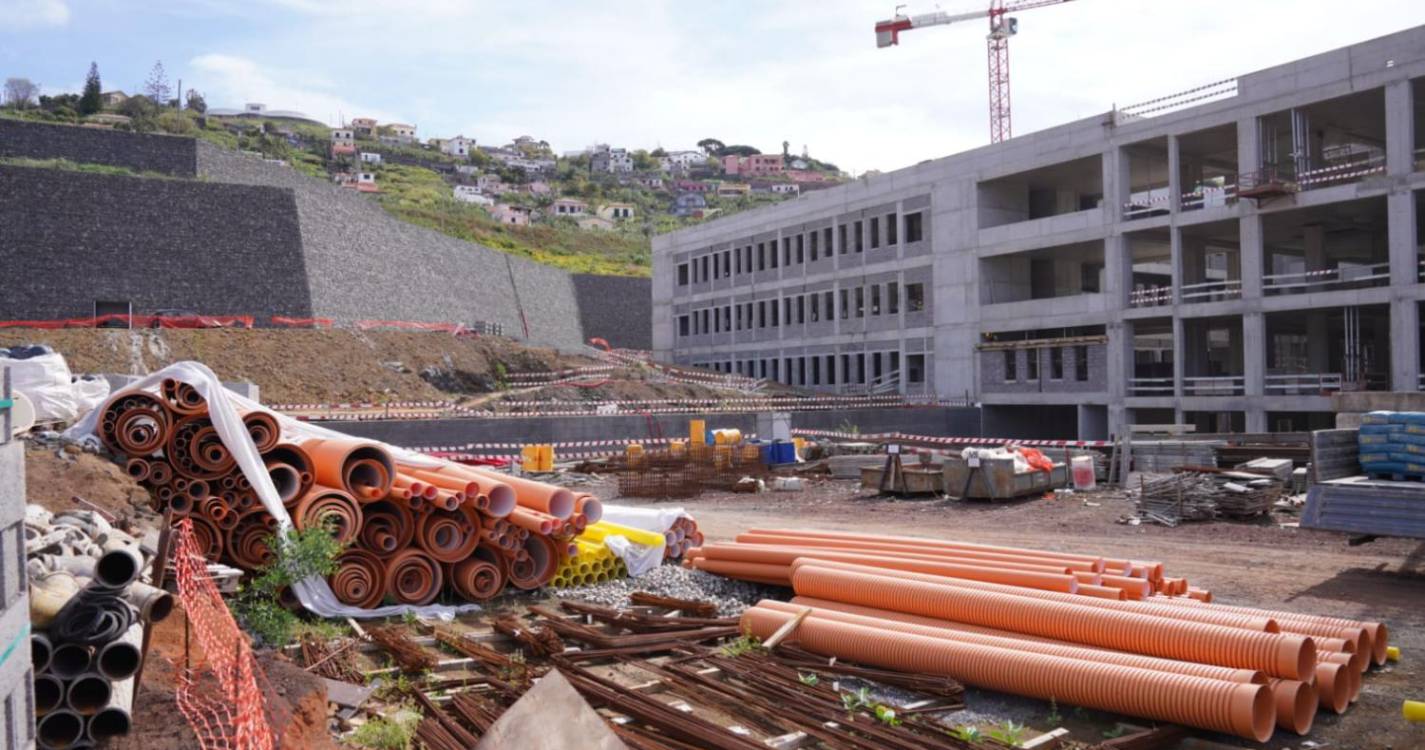 Veja como está a decorrer a obra do novo hospital