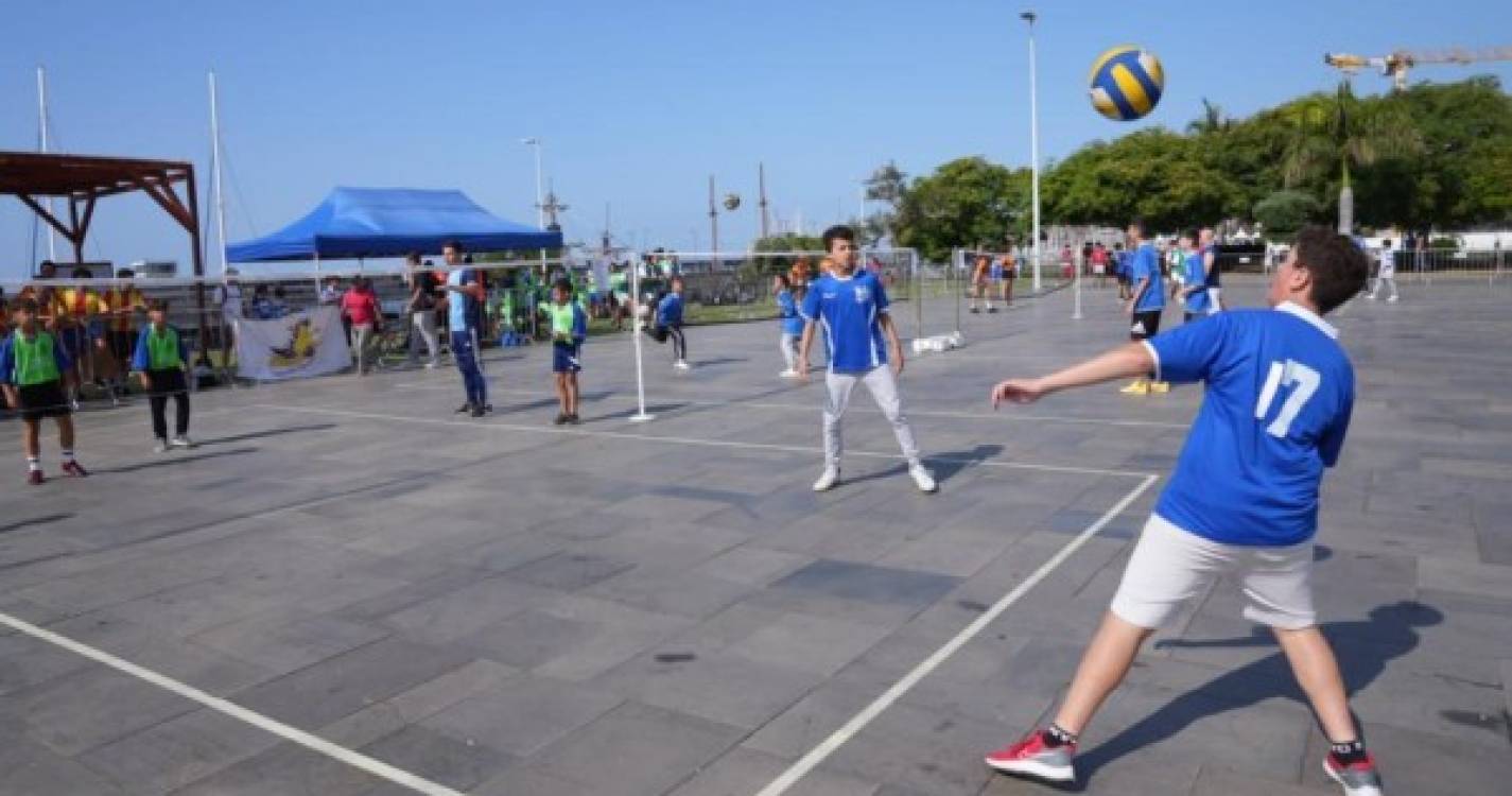Desporto Escolar faz 'mexer' dezenas de alunos na Praça do Povo (com fotos)