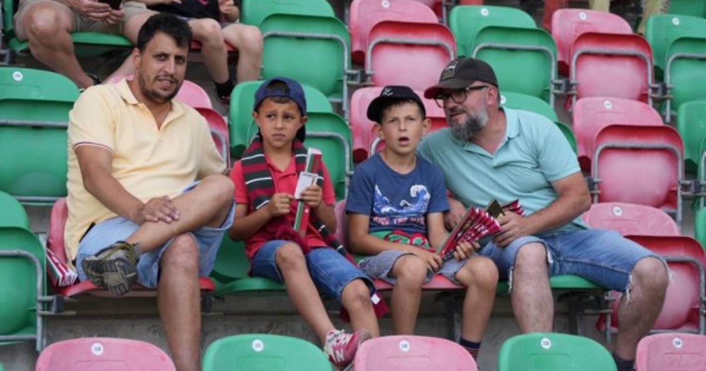 Veja quem está a assistir ao Marítimo-Guimarães (com fotos)