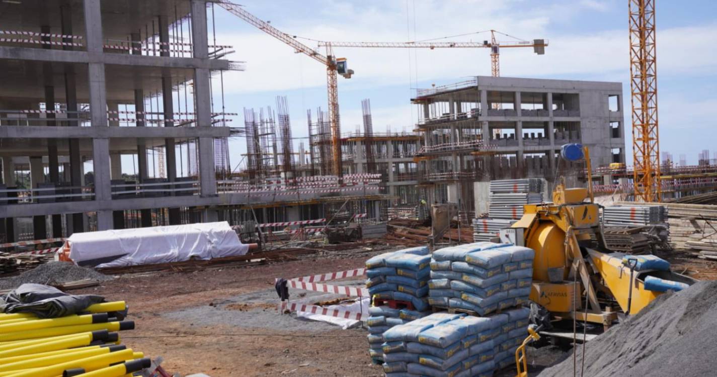 Veja como está a decorrer a obra do novo hospital