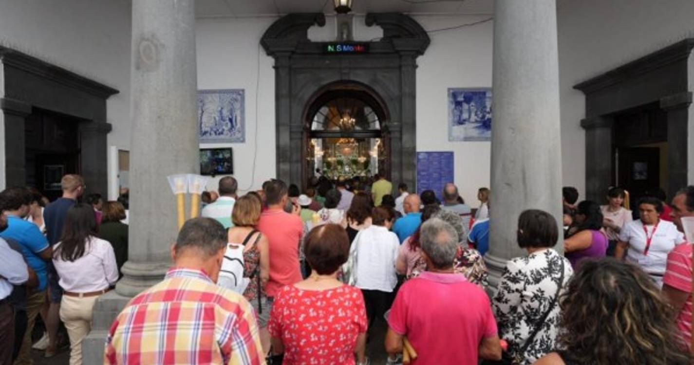 Monte: Começou a missa em homenagem à padroeira do arquipélago
