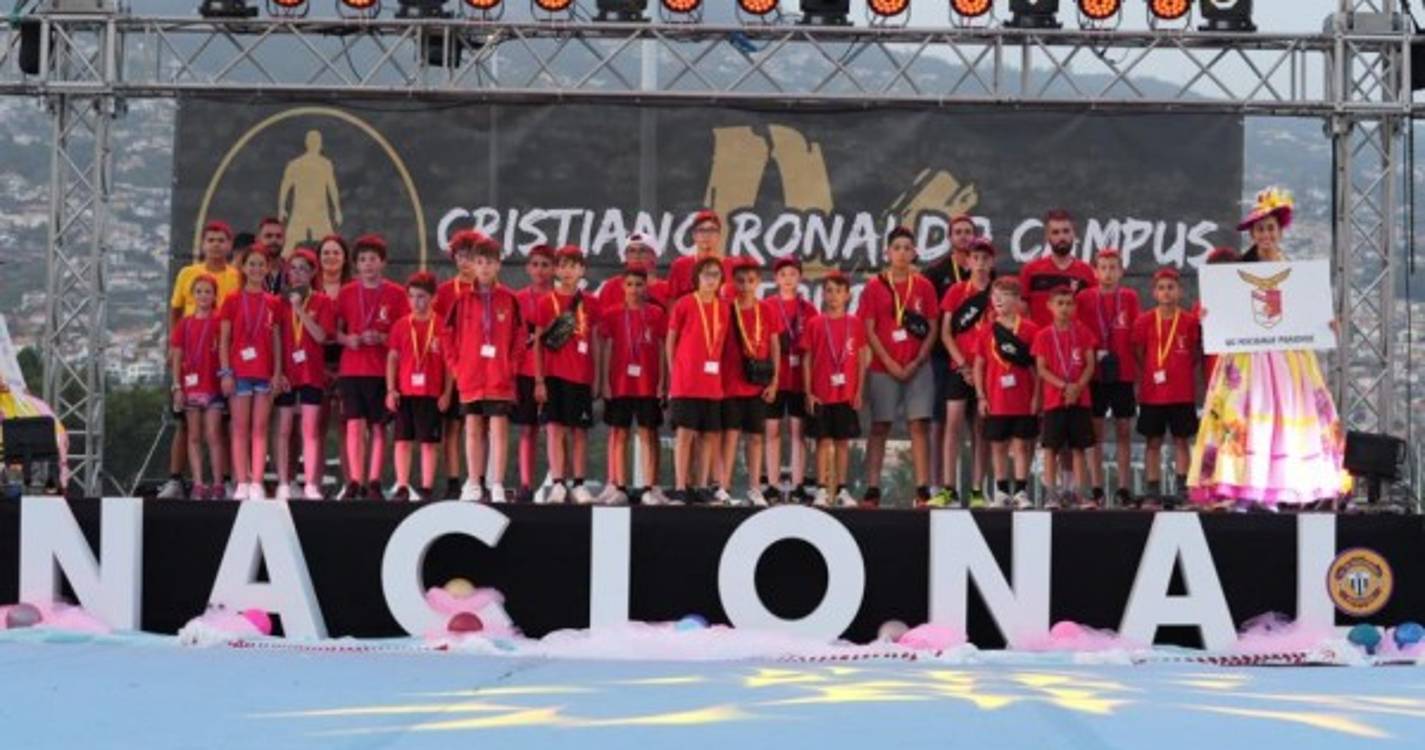 Pequenos-grandes craques apresentados na Praça CR7