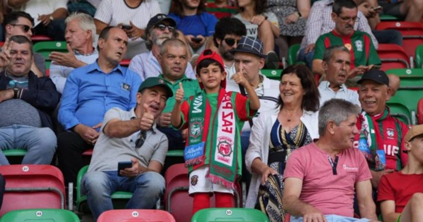 Veja quem está a assistir ao Marítimo-Guimarães (com fotos)