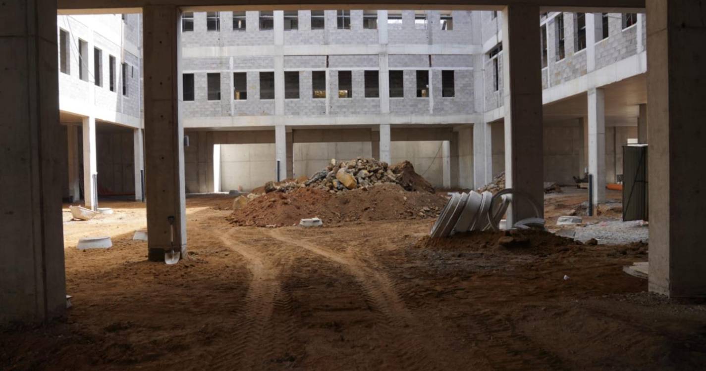 Veja como está a decorrer a obra do novo hospital