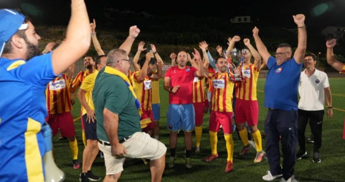Veja a festa dos adeptos e dirigentes do Caniçal após a conquista da Supertaça