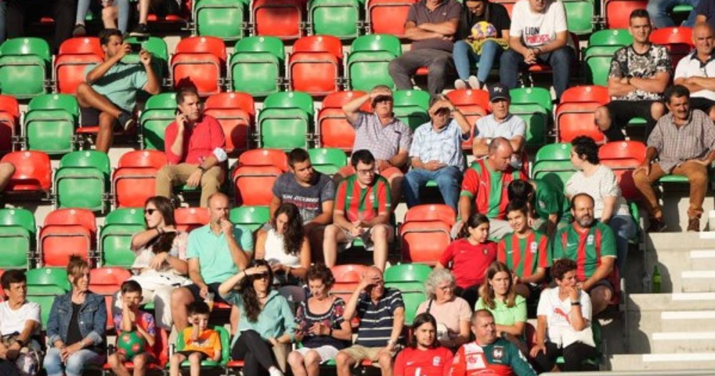 Massa humana já 'embeleza' Estádio do Marítimo