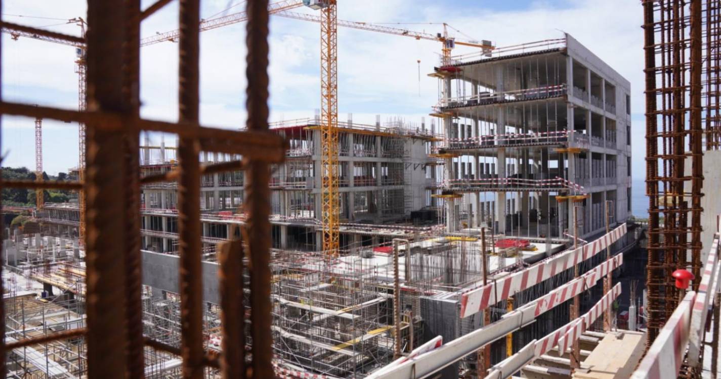 Veja como está a decorrer a obra do novo hospital