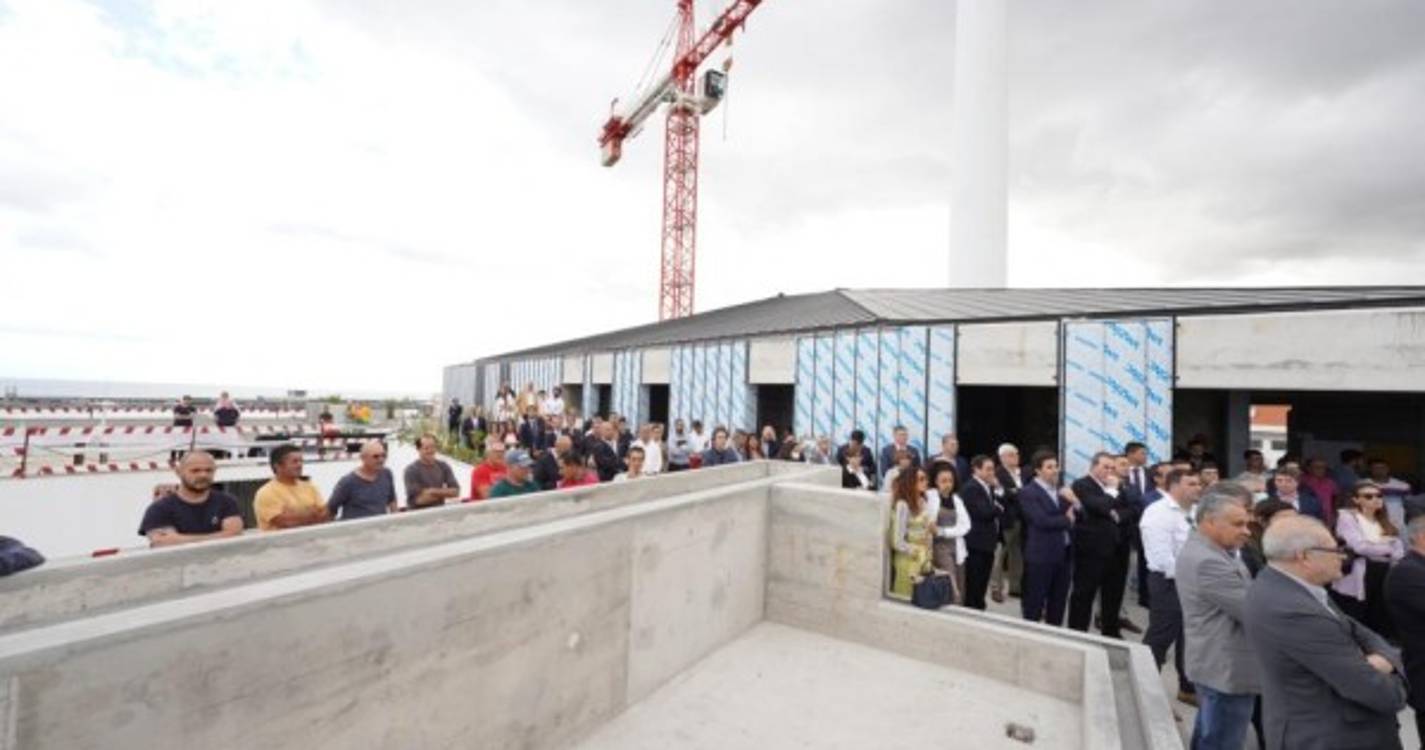 Cerimónia do 'pau de fileira' do Savoy Residence Insular reúne dezenas de personalidades