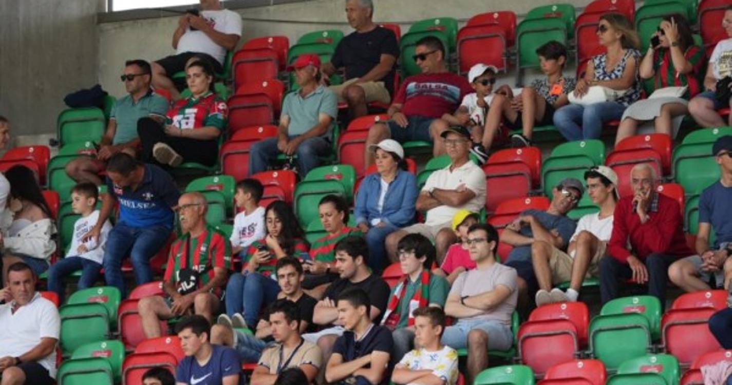 Veja quem está a assistir ao Marítimo-Guimarães (com fotos)