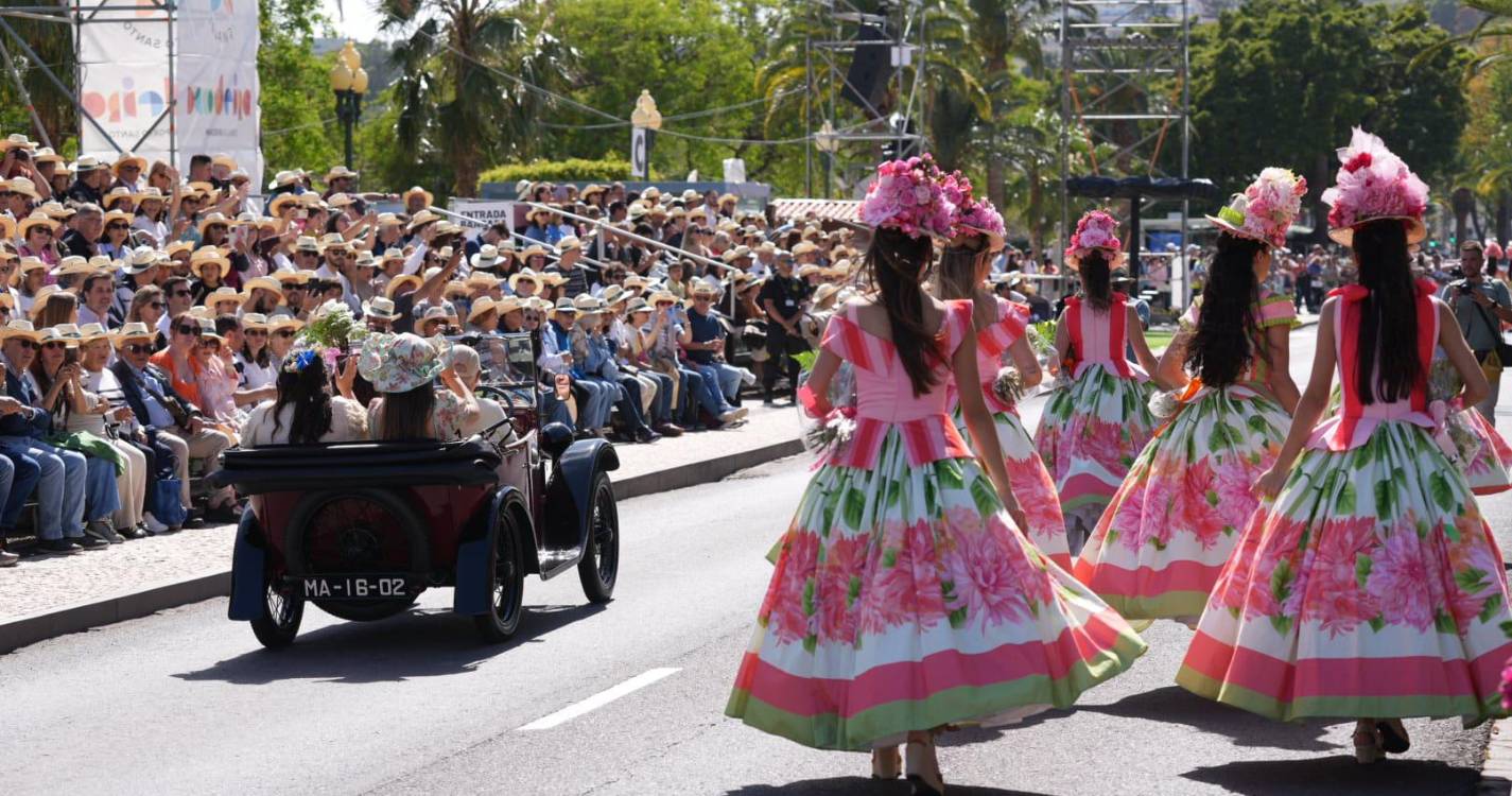 Clássicos desfilam elegância na Avenida (com fotos)