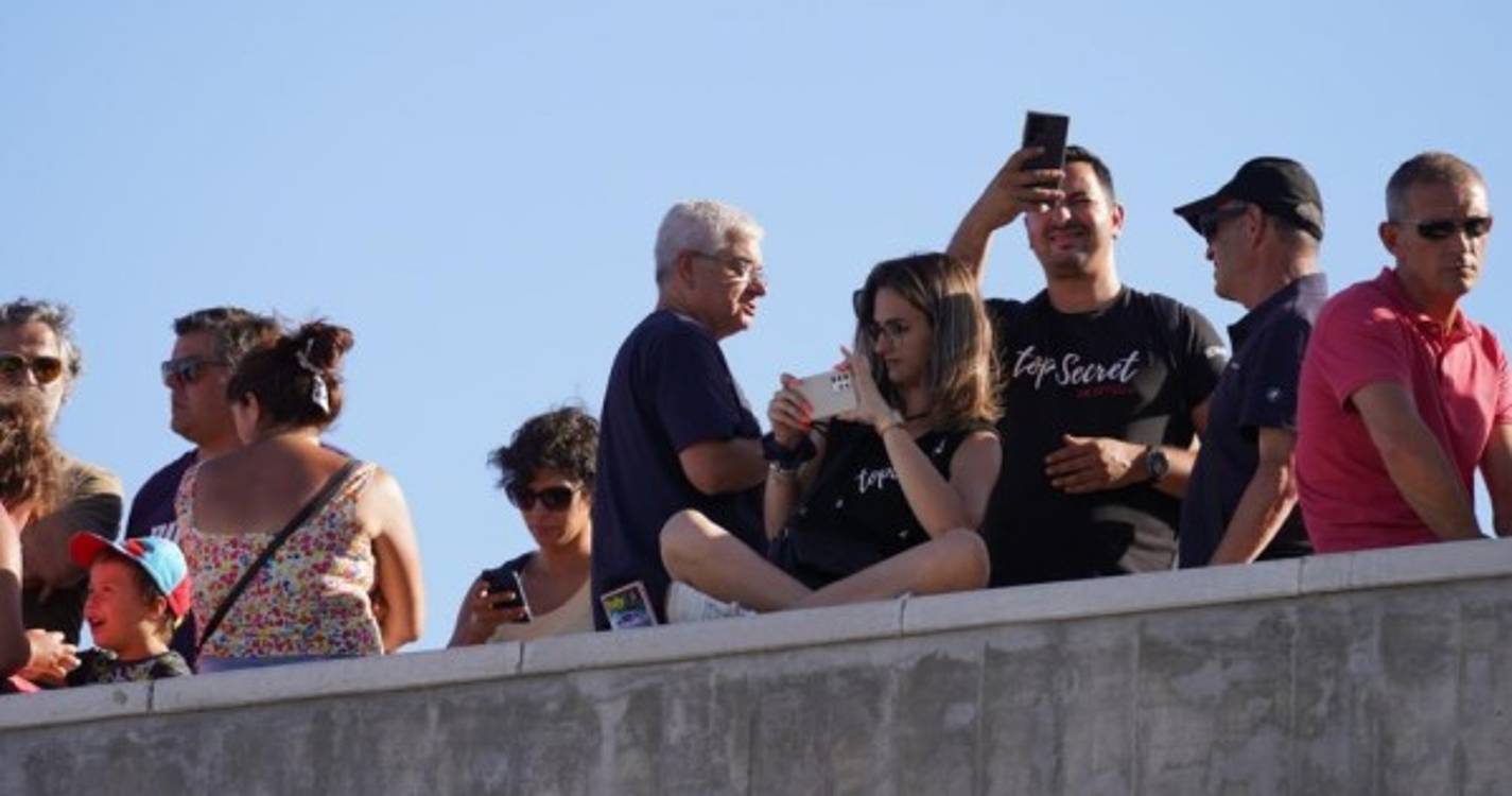 Amantes do rali acompanham Verificações Técnicas