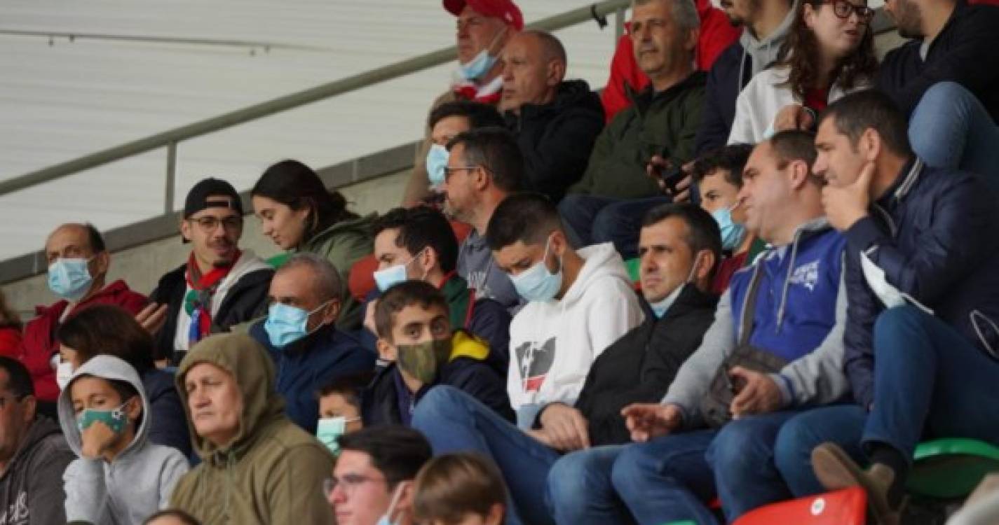 Veja quem está a apoiar o Marítimo nas bancadas do Estádio dos Barreiros (com fotos)