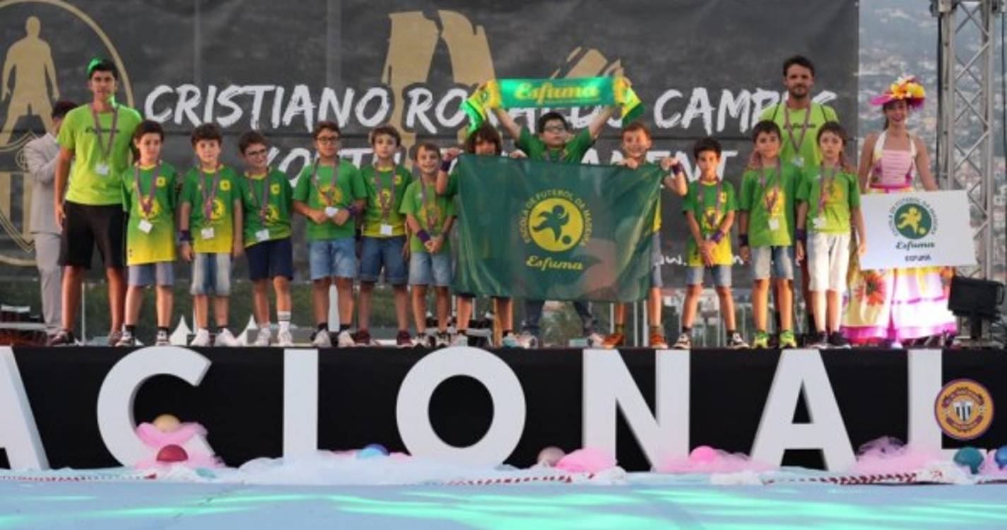 Pequenos-grandes craques apresentados na Praça CR7