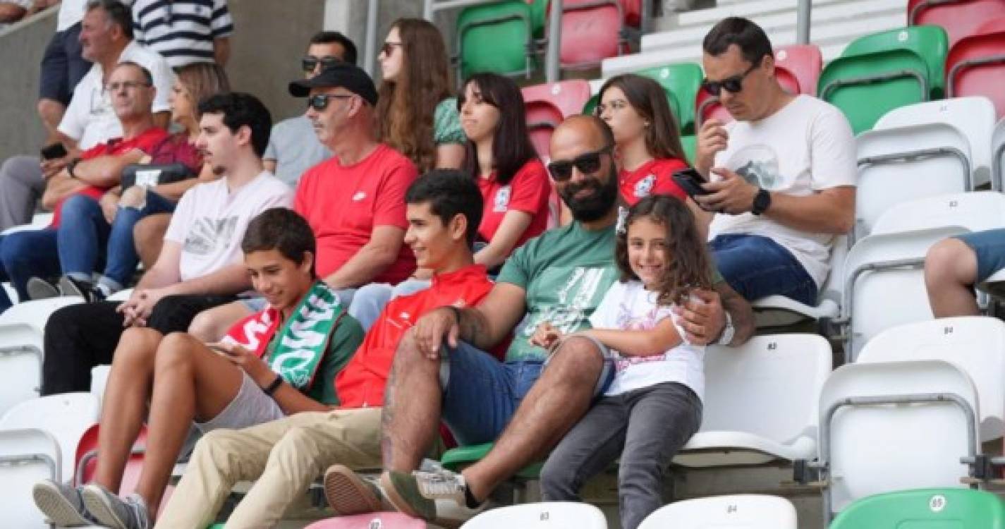 Veja quem está a assistir ao Marítimo-Guimarães (com fotos)