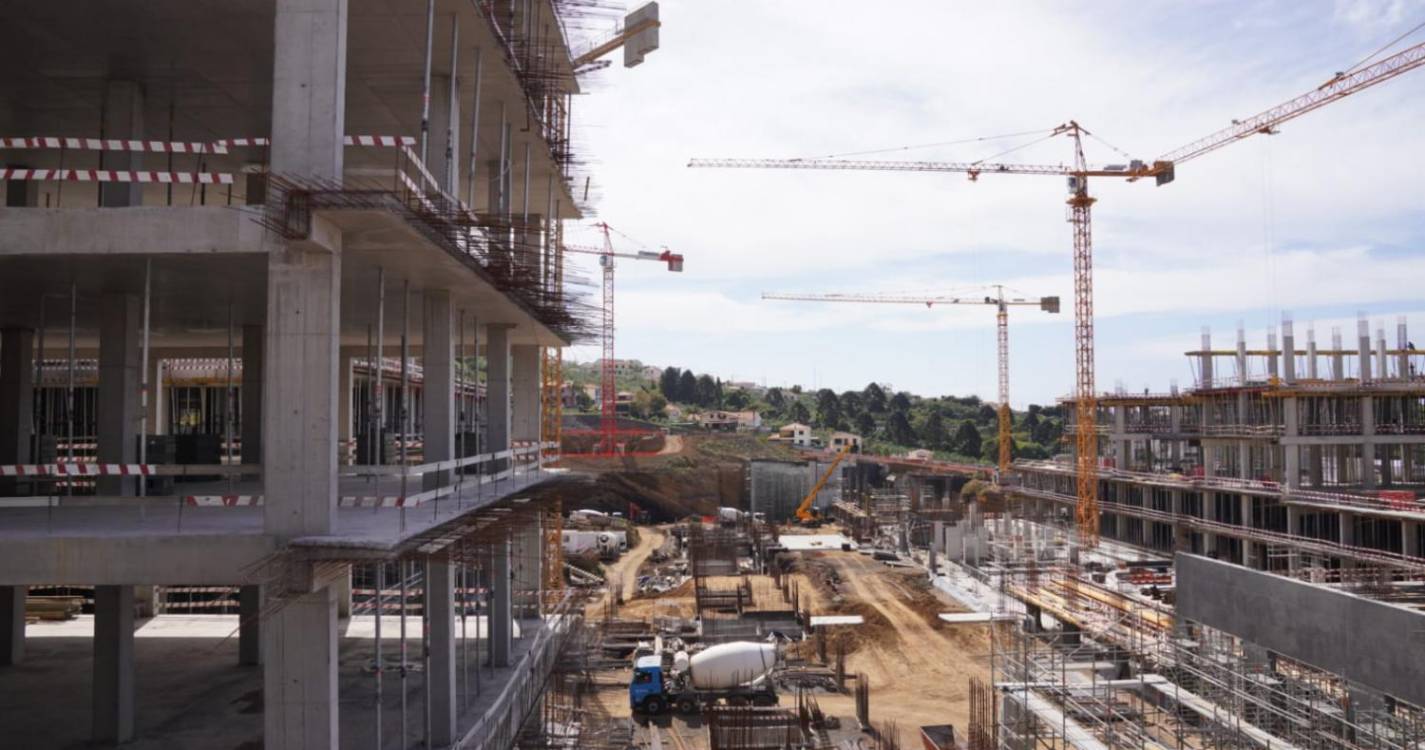 Veja como está a decorrer a obra do novo hospital