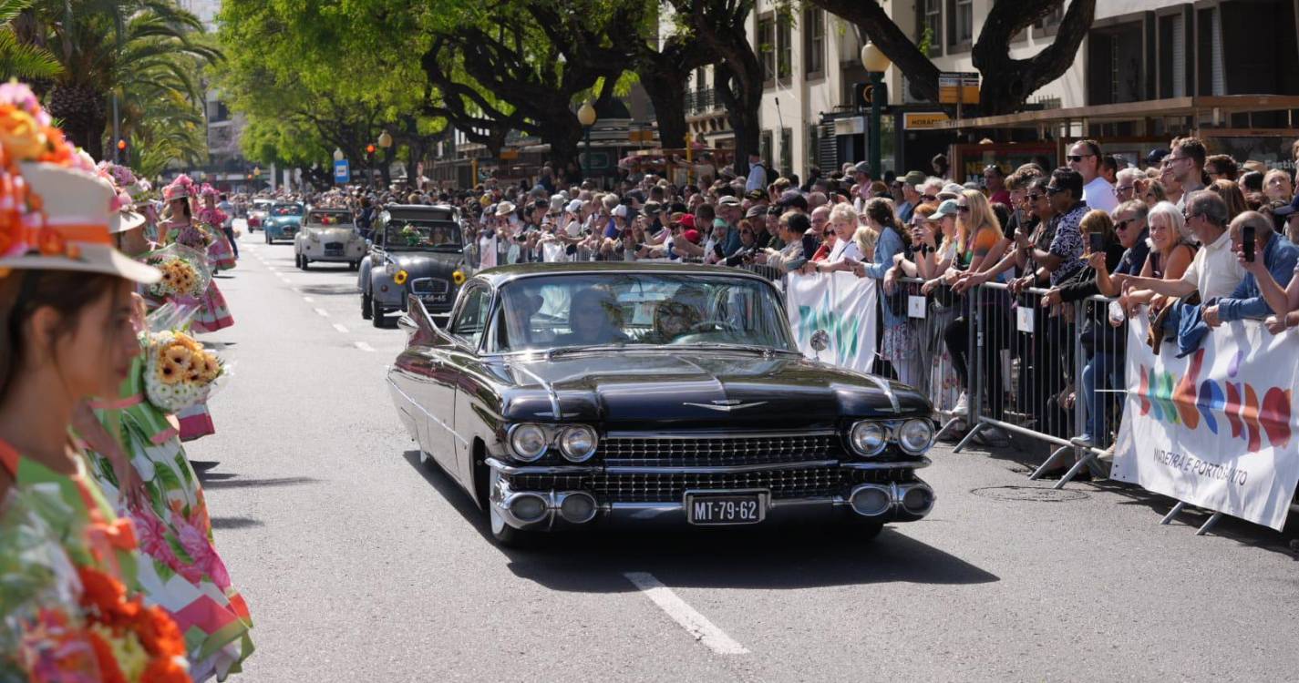 Clássicos desfilam elegância na Avenida (com fotos)