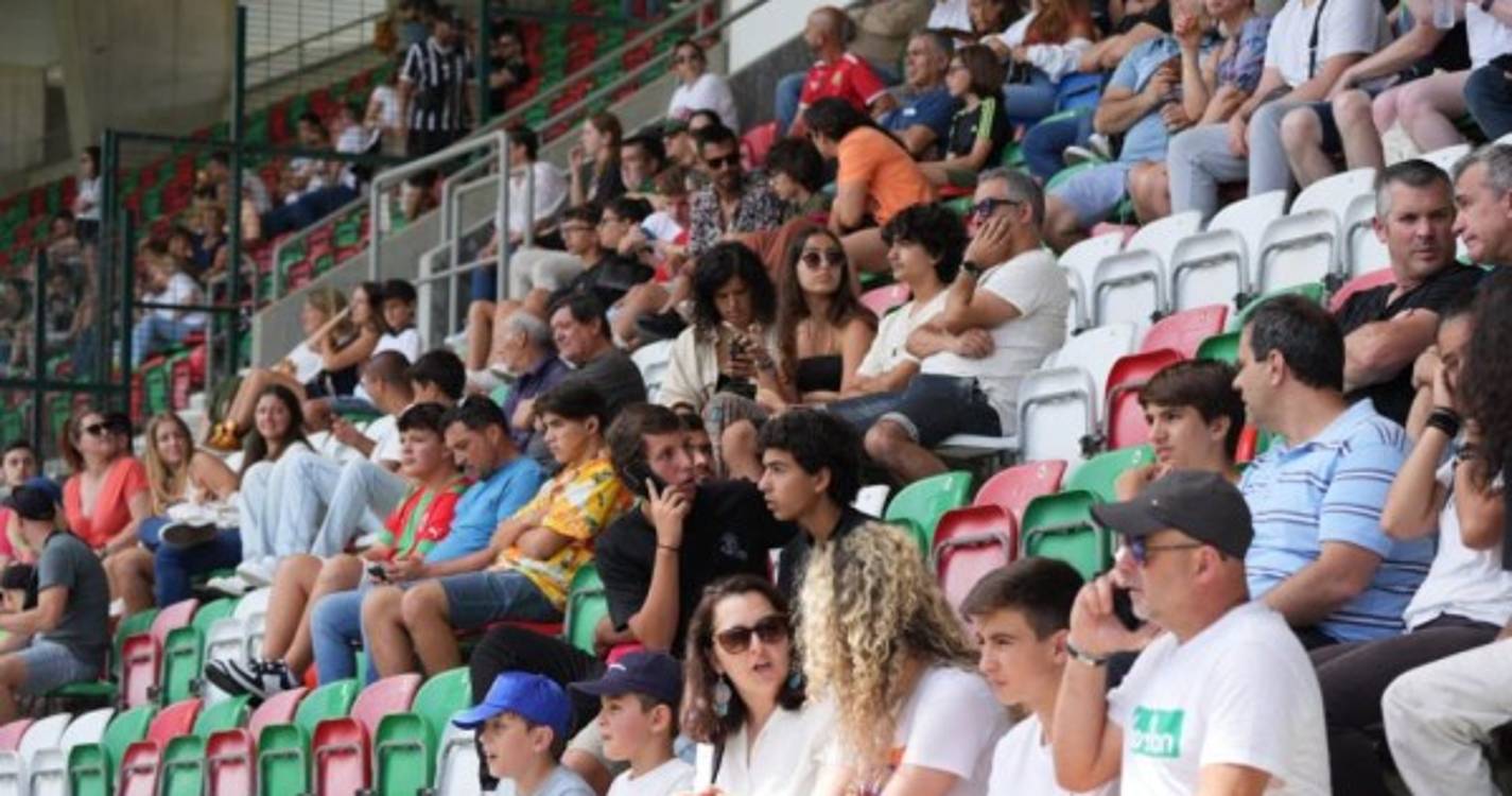 Veja quem está a assistir ao Marítimo-Guimarães (com fotos)