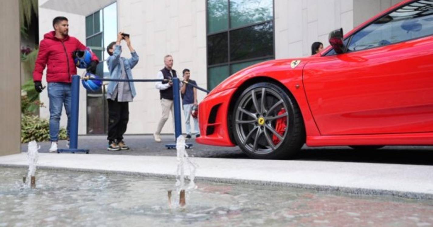 Ferraris atraem olhares no Savoy Palace