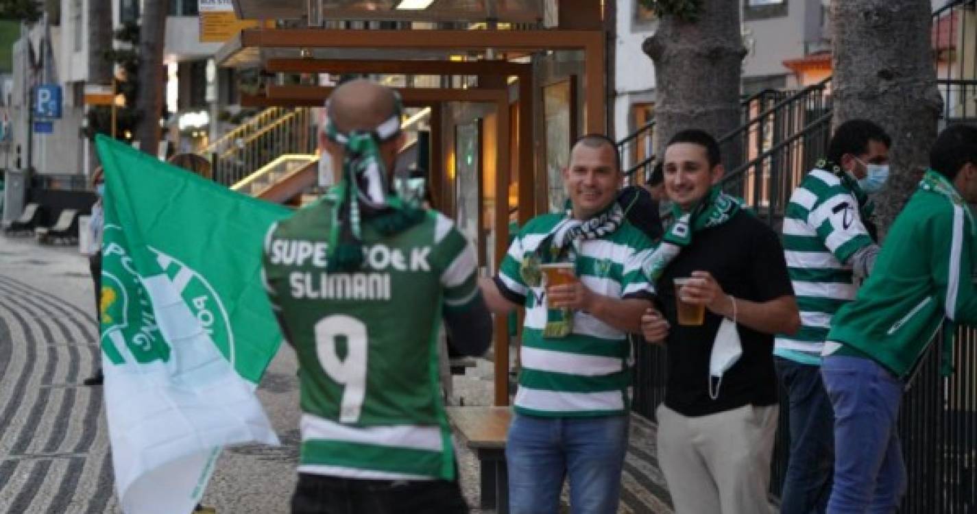 Veja como os adeptos do Sporting estão a seguir do jogo do título na Madeira (com fotos)