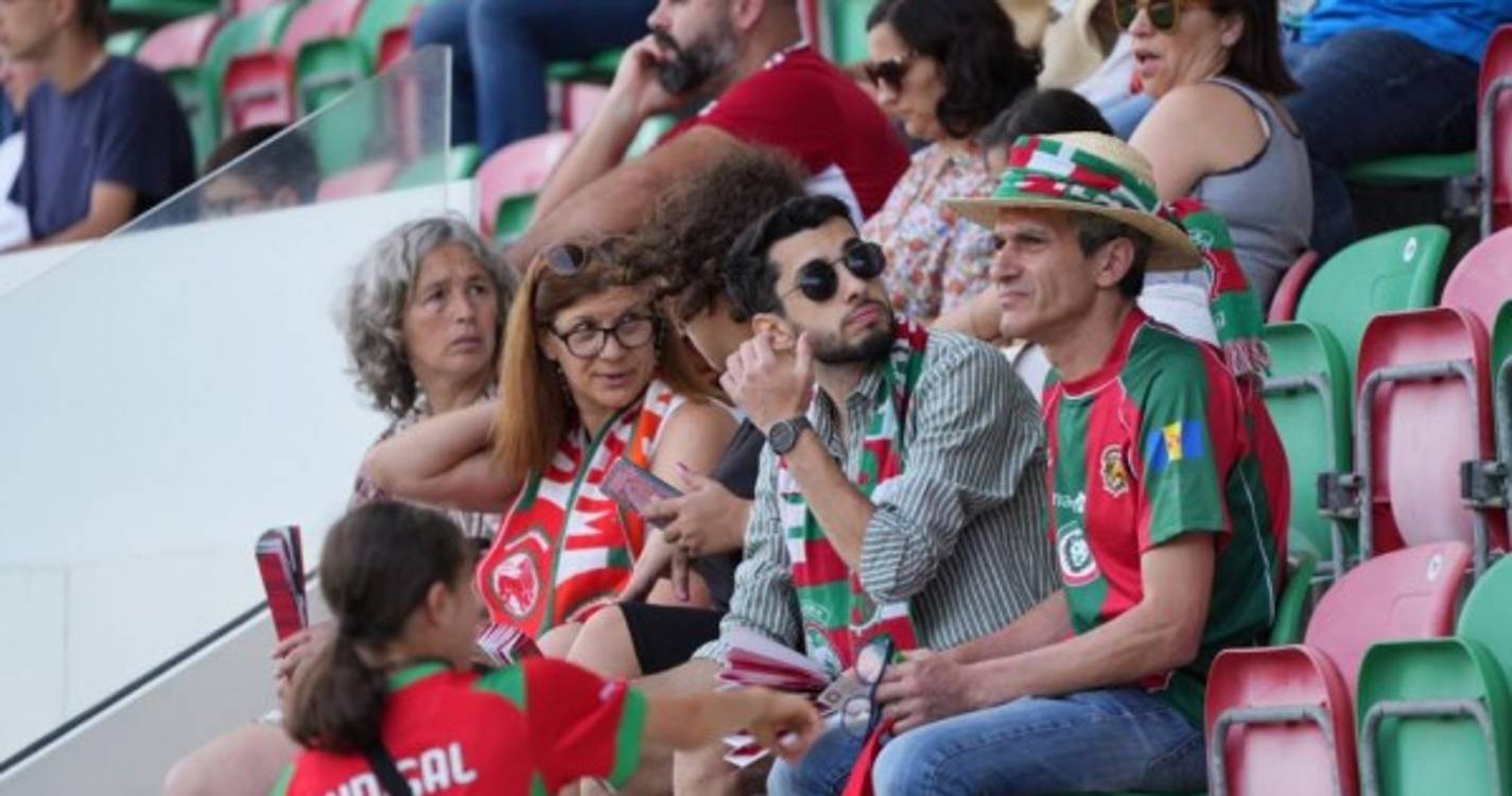 Veja quem está a assistir ao Marítimo-Guimarães (com fotos)