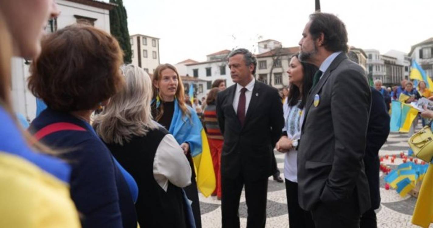 Ucrânia: Veja algumas fotos da vigília no Largo do Município