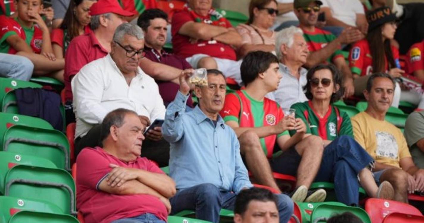 Veja quem está a assistir ao Marítimo-Guimarães (com fotos)
