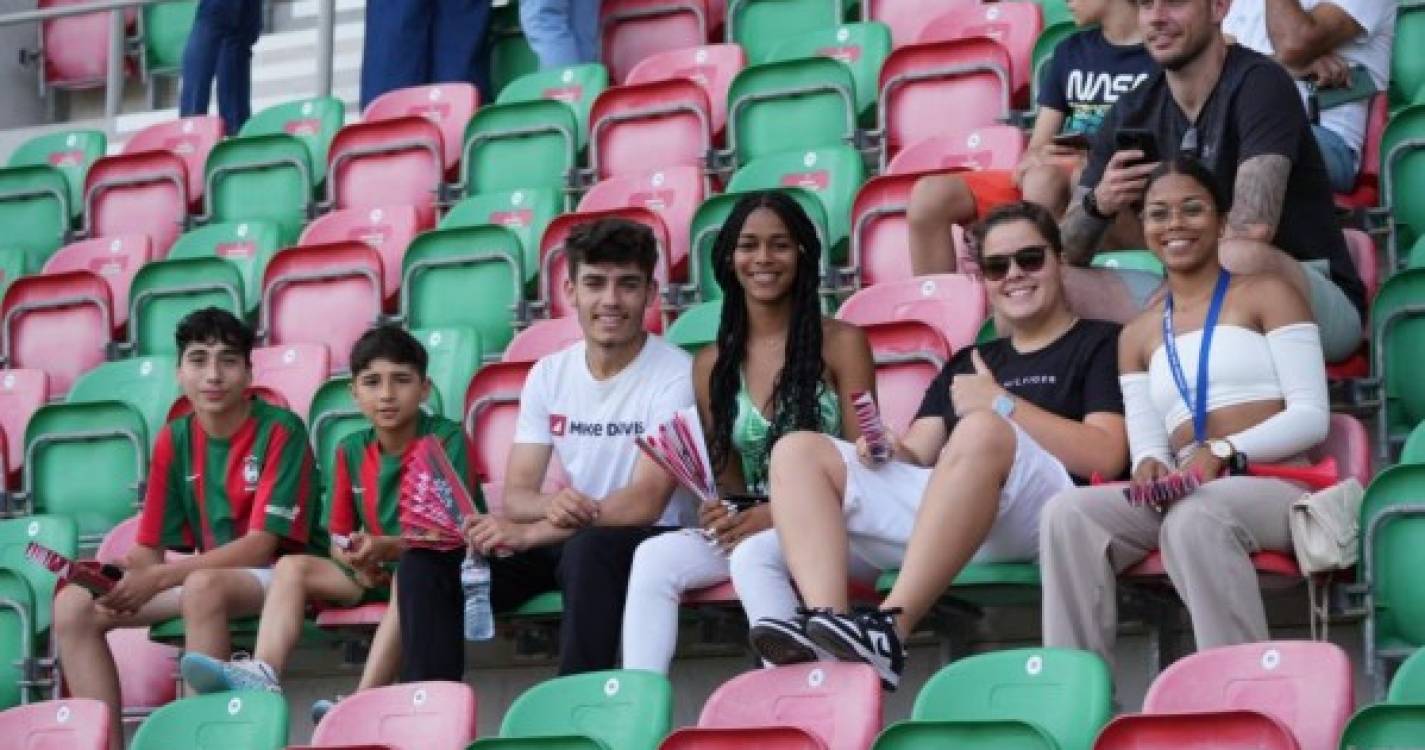 Veja quem está a assistir ao Marítimo-Guimarães (com fotos)