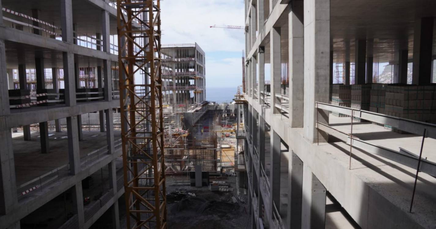Veja como está a decorrer a obra do novo hospital