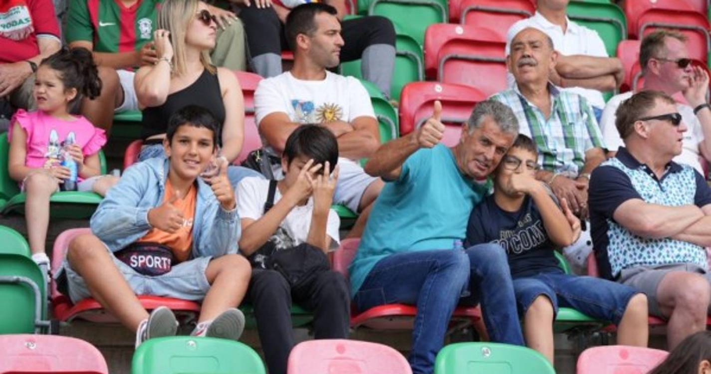 Veja quem está a assistir ao Marítimo-Guimarães (com fotos)