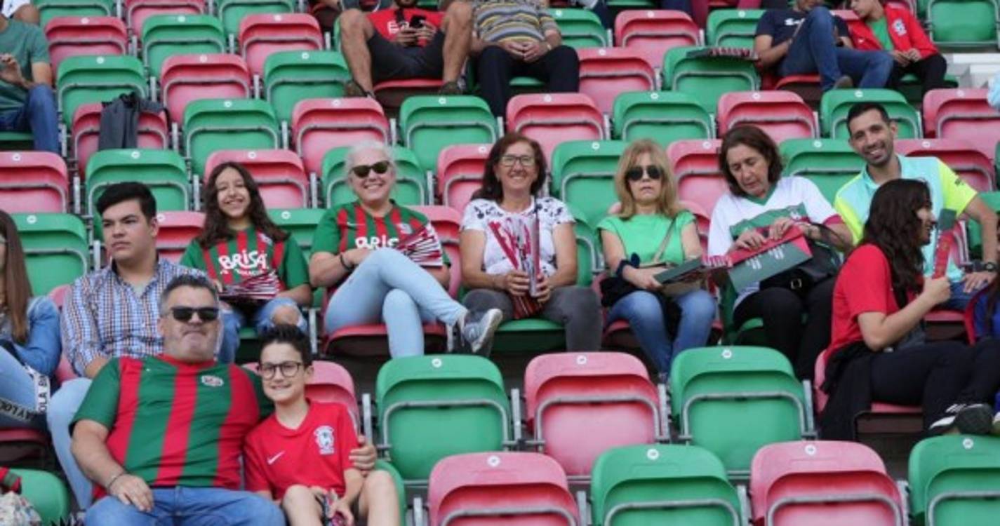 Veja quem está a assistir ao Marítimo-Guimarães (com fotos)