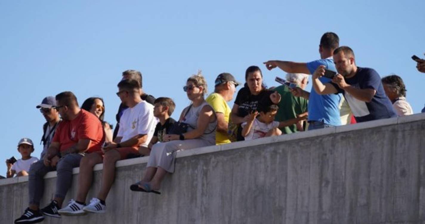 Amantes do rali acompanham Verificações Técnicas