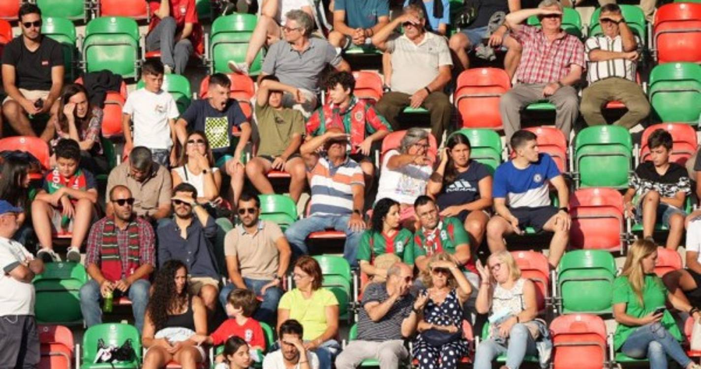 Massa humana já 'embeleza' Estádio do Marítimo